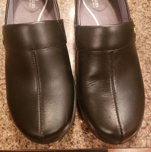 Nursing shoes